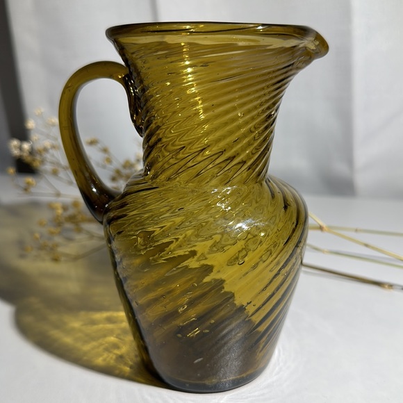 Vintage Mid Century Modern Deep Amber / Olive Blown Swirled Glass Pitcher/Ewer - Picture 6 of 12